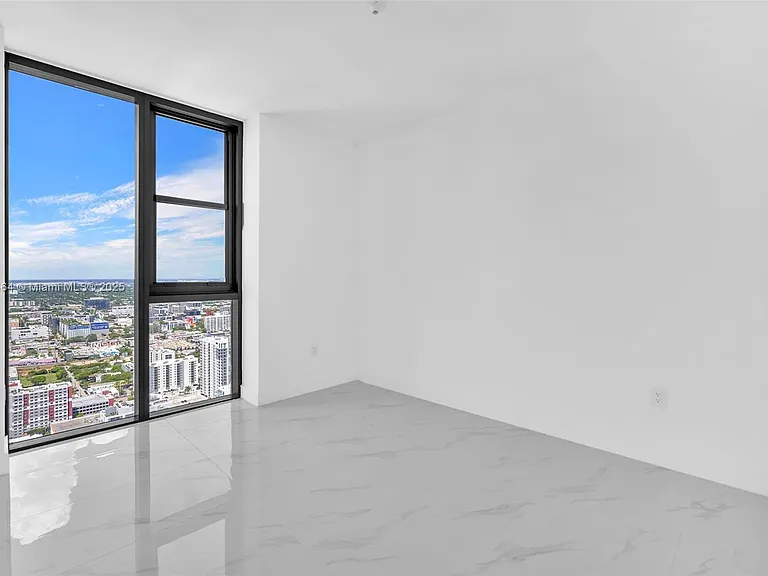 700 NE 24th St #4507 — Photo 35