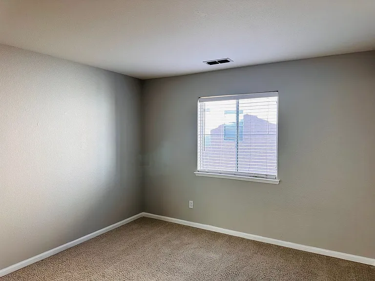 2403 Clemente Ln — Photo 29