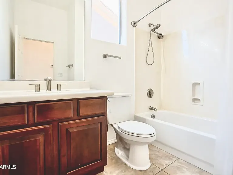 1682 W Ainsworth Dr — Photo 5