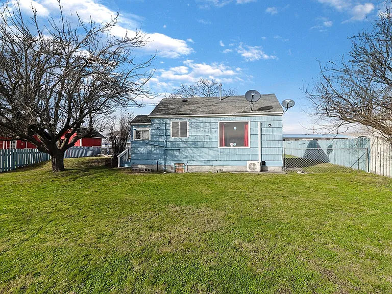 635 SE Fidalgo Ave — Photo 8