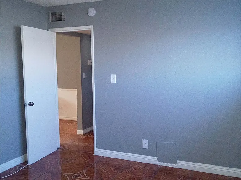 2100 Sunrise Ave #4 — Photo 9