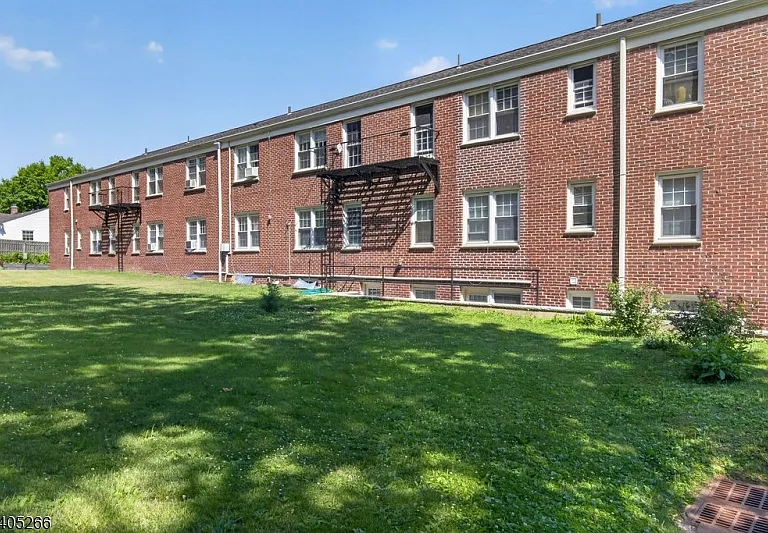 390 Morris Ave #35 — Photo 23