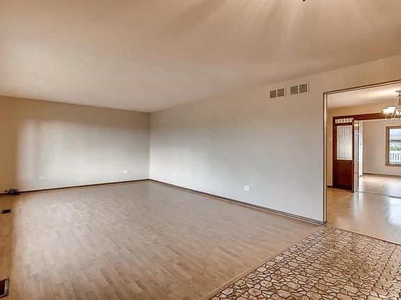 4th image of 9322 W 140th St