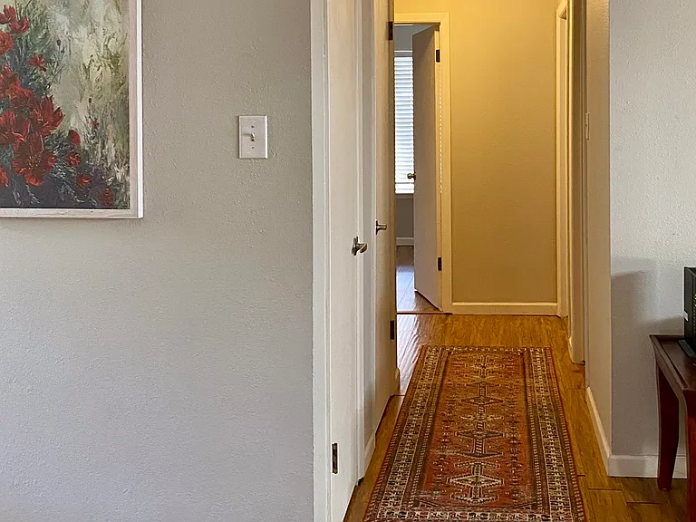 1108 Girard St — Photo 6