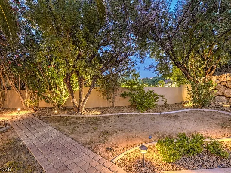 2849 Soaring Peak Ave — Photo 47