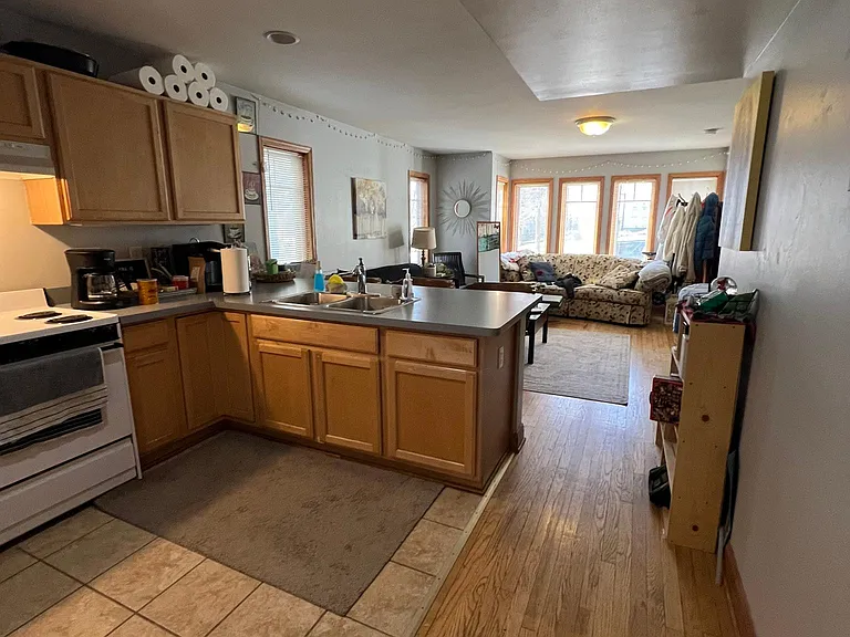 2910 N Newhall St #A — Photo 14