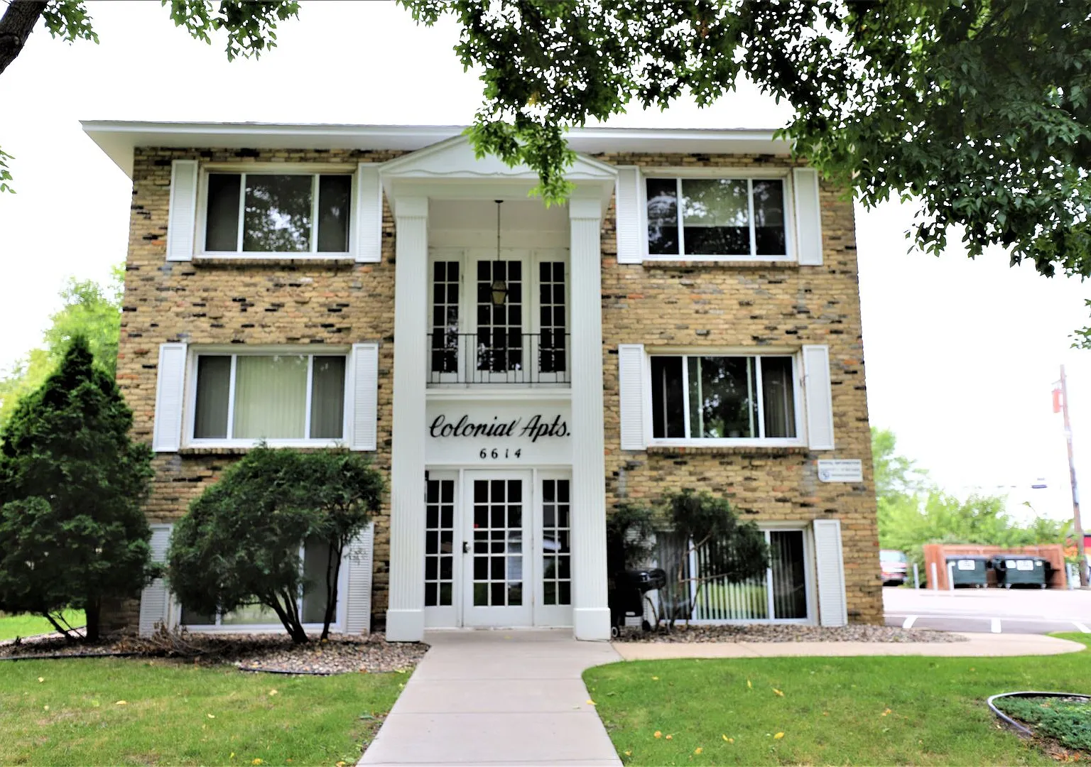Premier Properties - 6614 — Photo 3