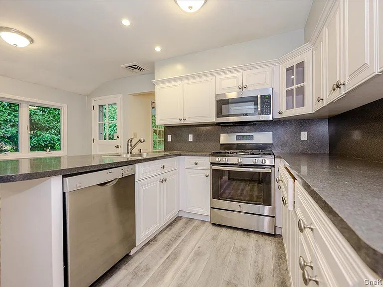 5 Avdon Ln — Photo 8