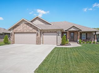 608 N Eagle Park Dr, Nixa, MO 65714