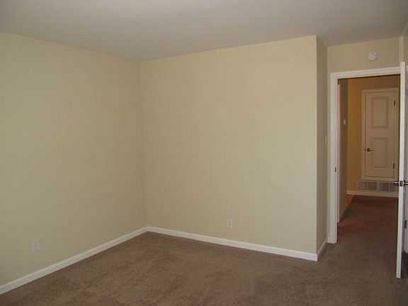 5th image of 725 Roble Ave APT 3