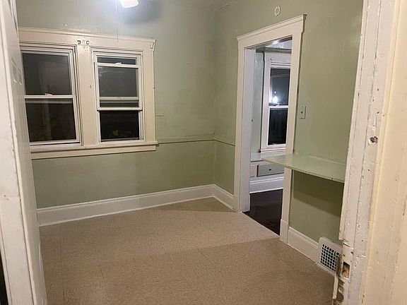 3rd image of 13706 Benwood Ave #Up