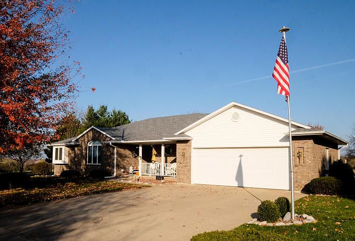 1st image of 803 W Barkley Dr