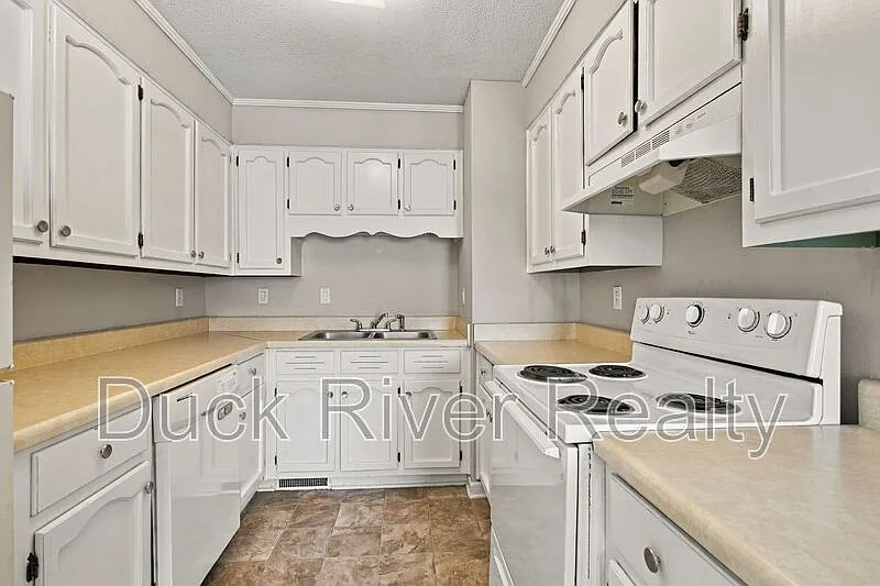 2 bed, 1.0 bath, 855 sqft, $1,195 — Photo 3