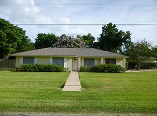 2211 Louise St, Alvin, TX 77511