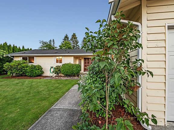 3rd image of 4843 Seafair Dr