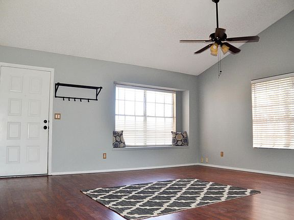 3rd image of 1009 E Wickieup Ln