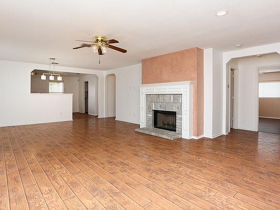 4th image of 4023 Bulverde Pkwy