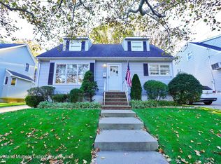 292 Thornycroft Ave, Staten Island, NY 10312