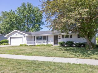 1050 Meadow Ln, Rochelle, IL 61068