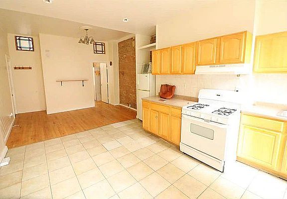 2nd image of 292 McGuinness Blvd #1