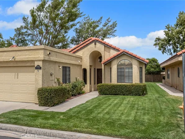 19064 Elm Dr, Apple Valley, CA 92308