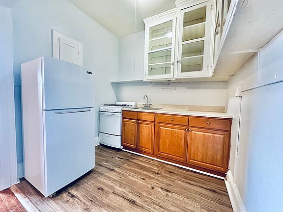 4th image of 1447 Chapel St #108