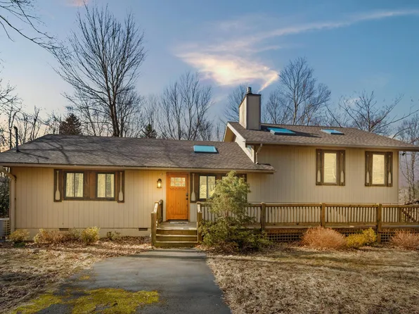 151 Winding Hill Rd, Pocono Pines, PA 18350