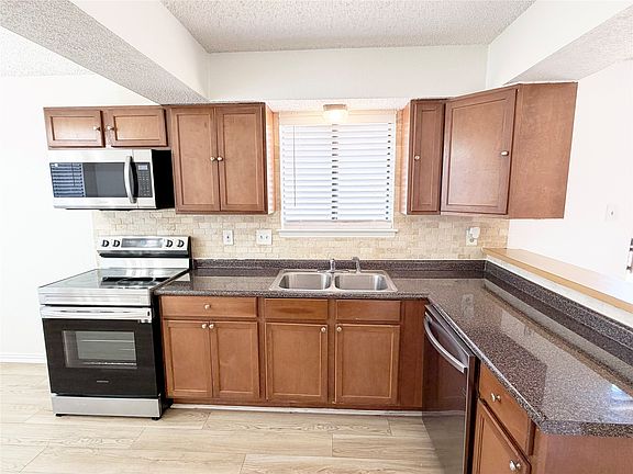 5th image of 2702 Game Lake Dr