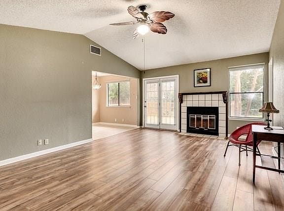 4th image of 608 Penny Ln