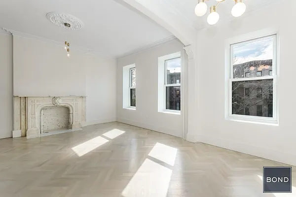 Sold by Bond New York | media 9