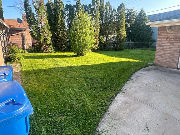 2nd image of 32549 Hawthorne Dr