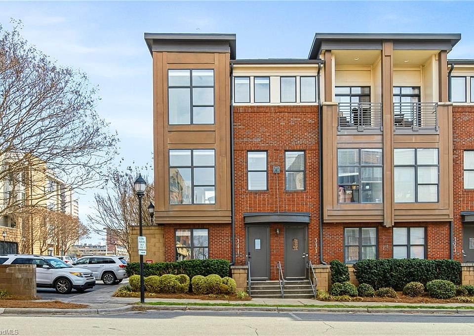 1st image of 341 N Green St