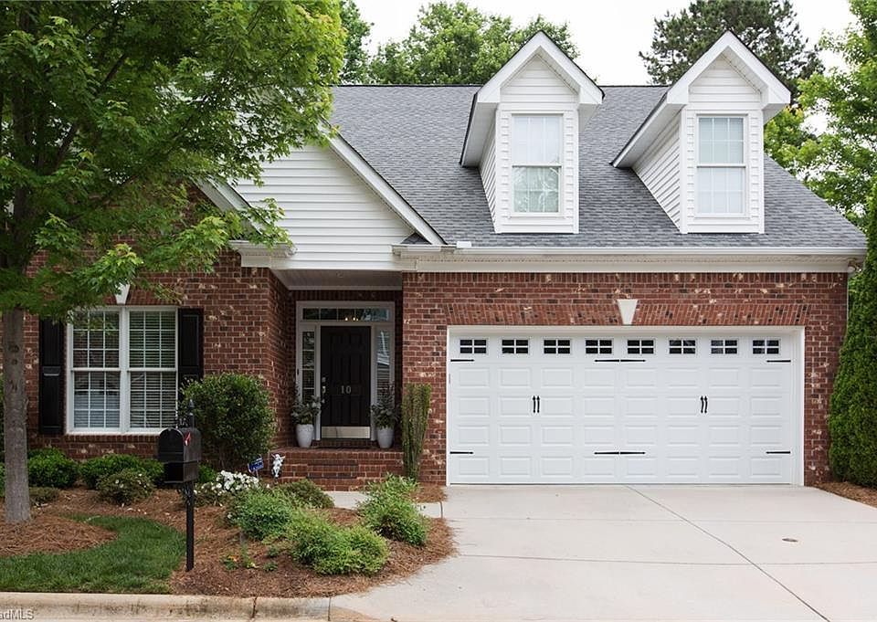 1st image of 10 Hines Park Ln