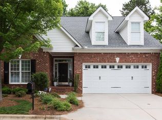 10 Hines Park Ln, Greensboro, NC 27455