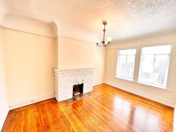 4th image of 2220 Baker St #2220