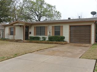 624 Brookfield Dr, Hurst, TX 76053