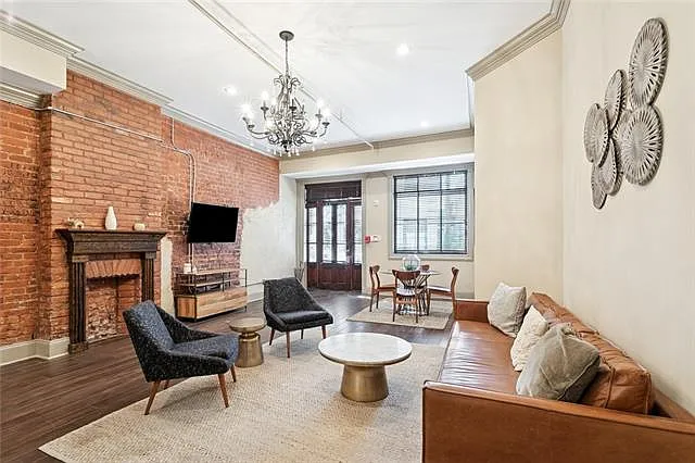 2 bed, 2.0 bath, 1400 sqft, $4,000 — Photo 2