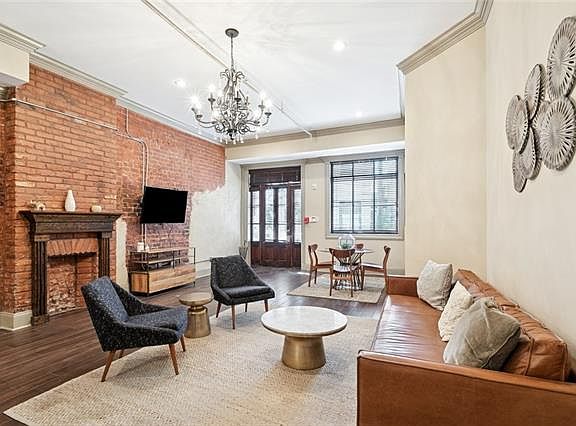 2nd image of 433 Gravier St Unit 1