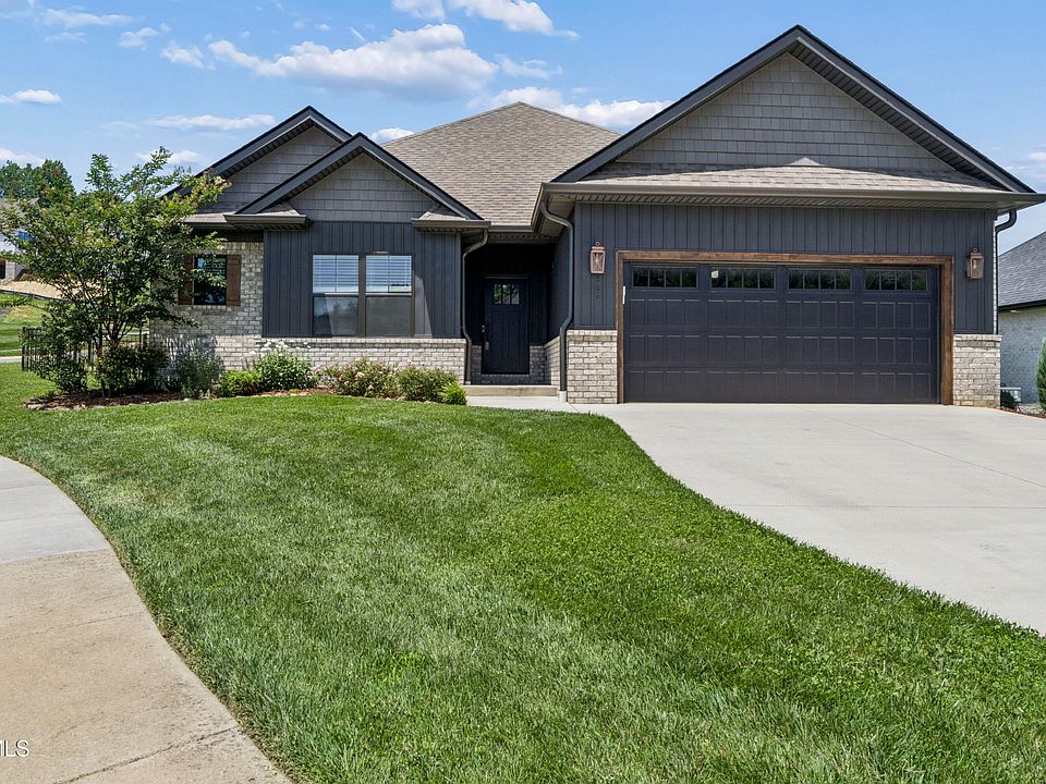 1st image of 882 Gardenia Dr