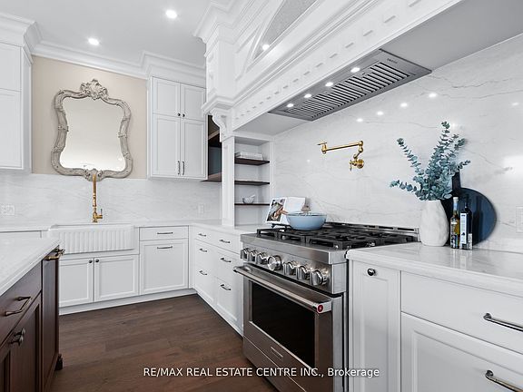 4th image of 37 Armstrong St #3