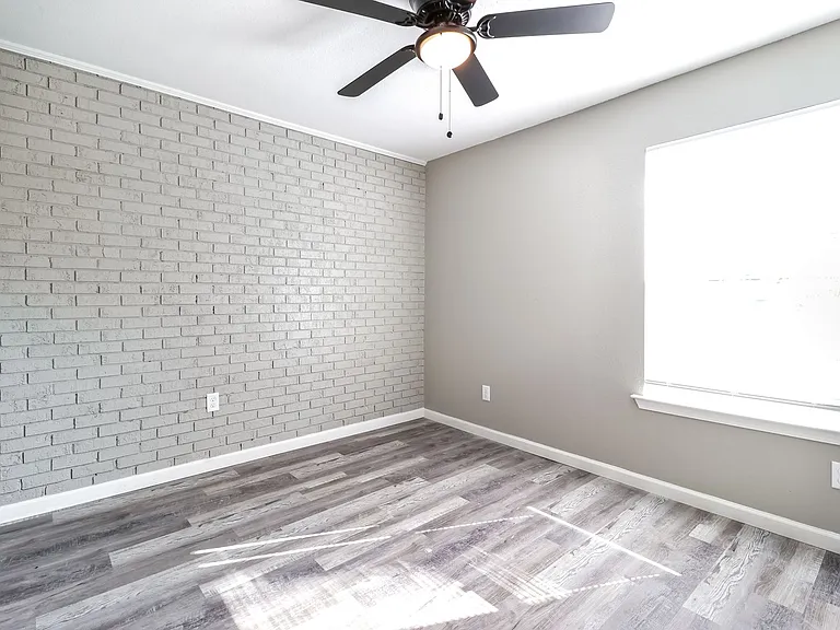 523 E Main St #7 — Photo 13
