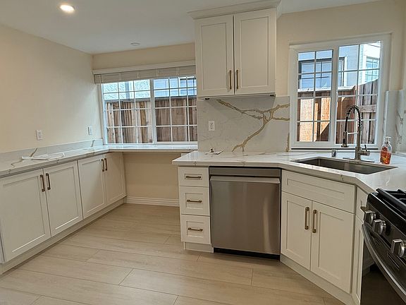 4th image of 19842 Laurelwood Dr