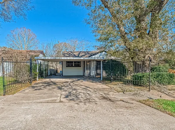 4905 Brinkley St, Houston, TX 77033