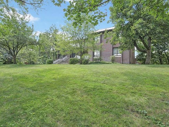 3rd image of 5275 Arlington Ave