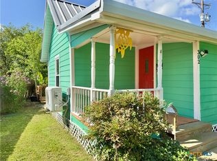 302 E Dallas Ave, Seadrift, TX 77983