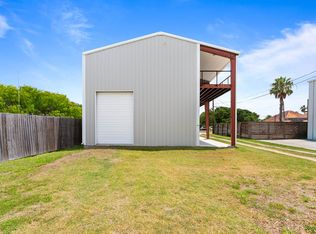 1608 Victoria Ave, Rockport, TX 78382