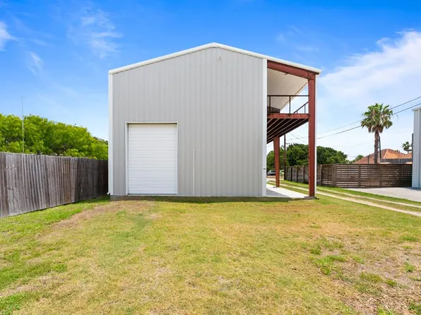 1608 Victoria Ave, Rockport, TX 78382