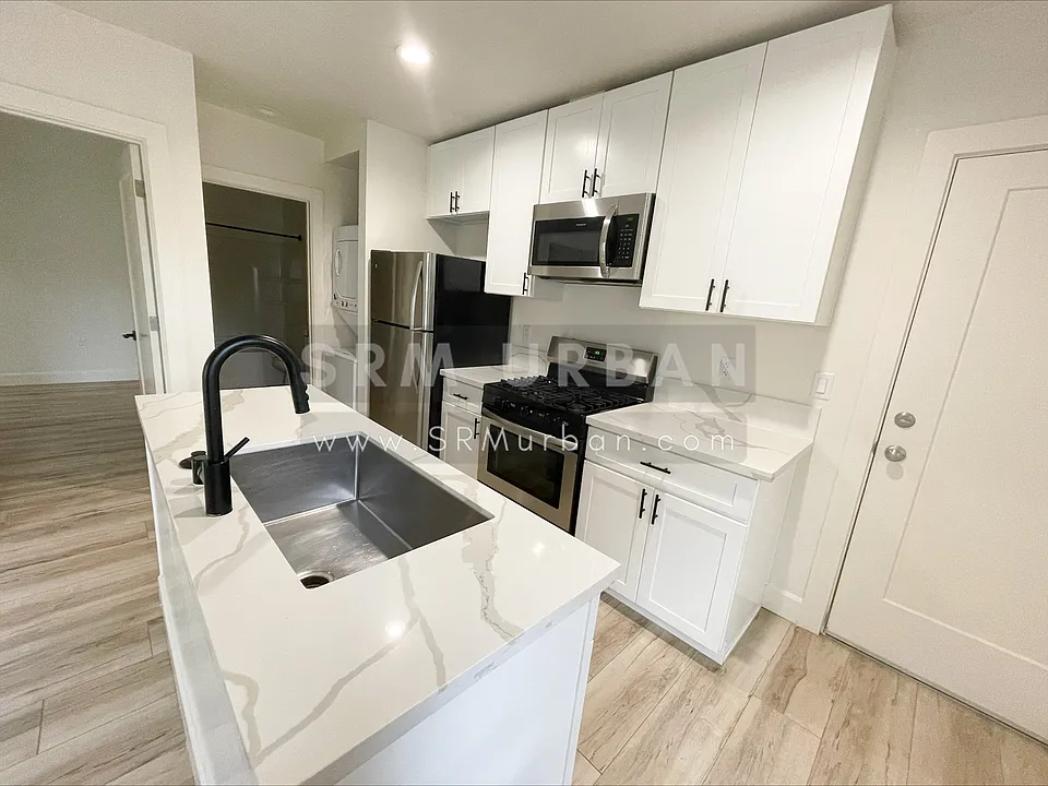 3922 8th Ave #4