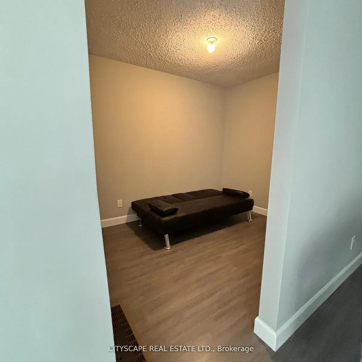 Building Photo - 16730 Mississauga Rd #1A