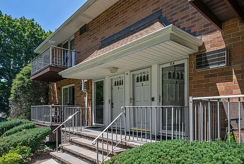 15 Cottage St Photo 1